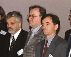 http://hrvatski-fokus.hr/wp-content/uploads/2014/09/333SDS-DESK-101299_thumb_thumb.jpg