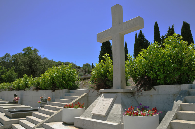 15-Vrgorac-spomen-kriz-grobnica