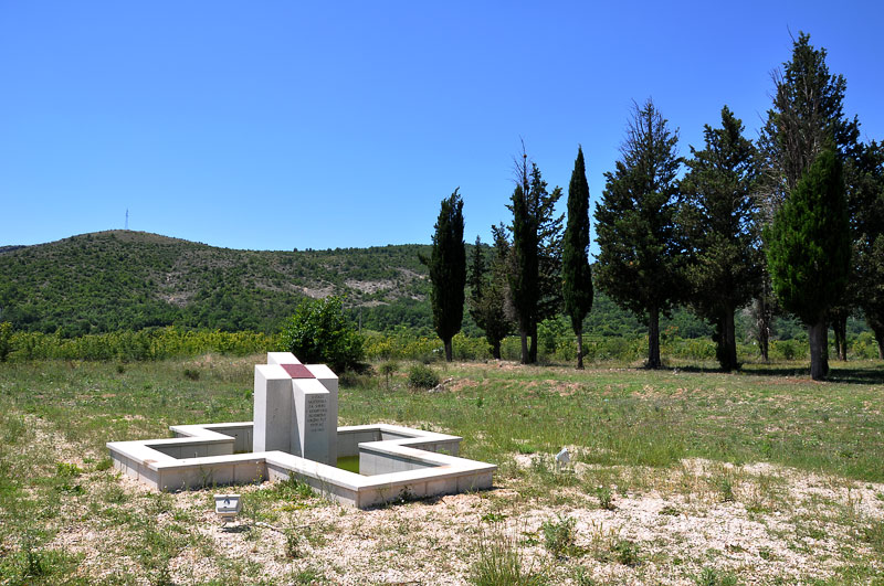 18-Spomenik-zrtvama-Bleiburga-Radimlje