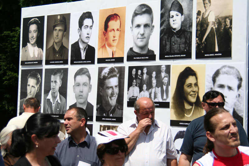 Krug za trg - slike ubijenih