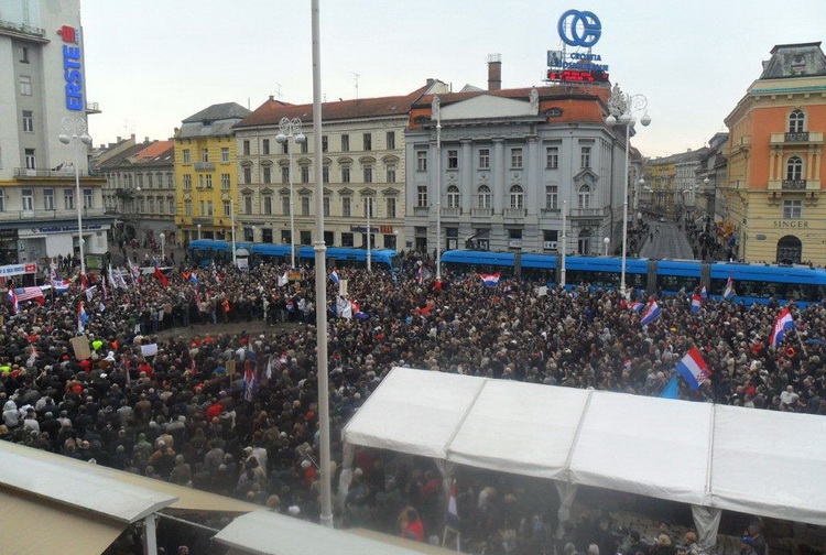 Pogled s prozora Dru&scaron;tva hrvatskih književnika dok su tramvaji jo&scaron; prometovali