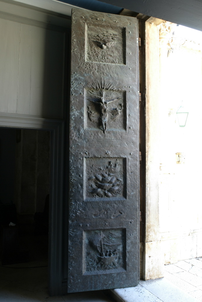 Hvarska katedrala Vratnice desno krilo 1990. bronca foto G. Vraniå