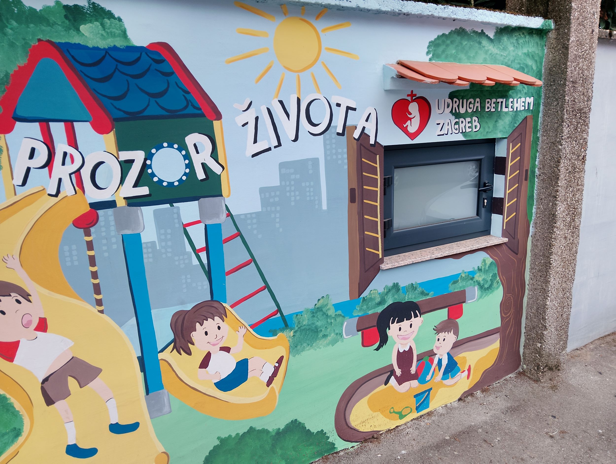 Prozor zivota uz kapelu Corpus Domini u Zagrebu