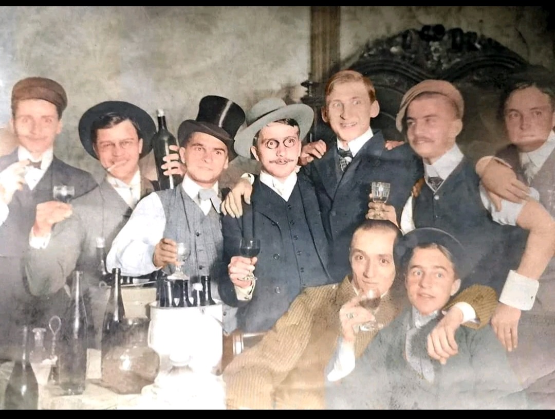 Maturanti 1908. Roman drugi s lijeva