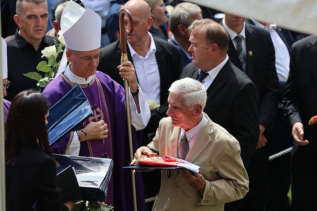 Jazovka predaja zastave 2