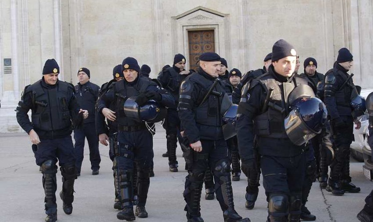 policajci prosvjed1-120113