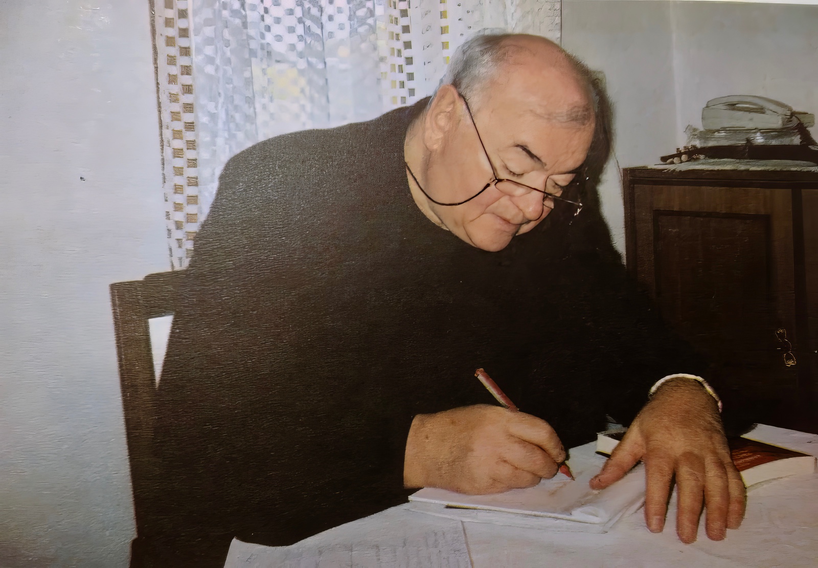 Pater Vladimir Horvat u Parizu 2004. godine
