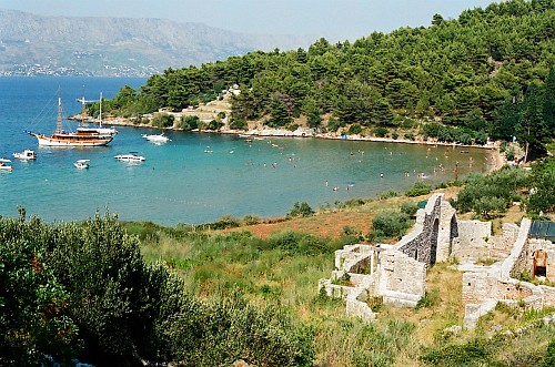 Uvala Lovrečina: Sv. Lovro V - VI stoljeće - Brač