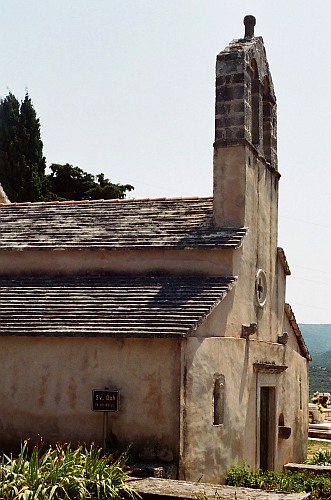 Crkvica Sv. Duh na škripskom groblju