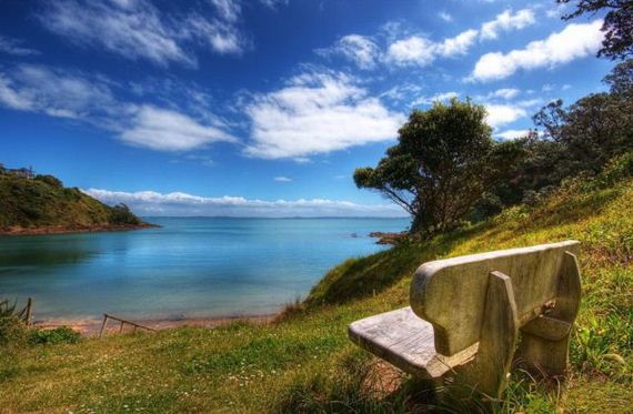 Klupa - obala - more